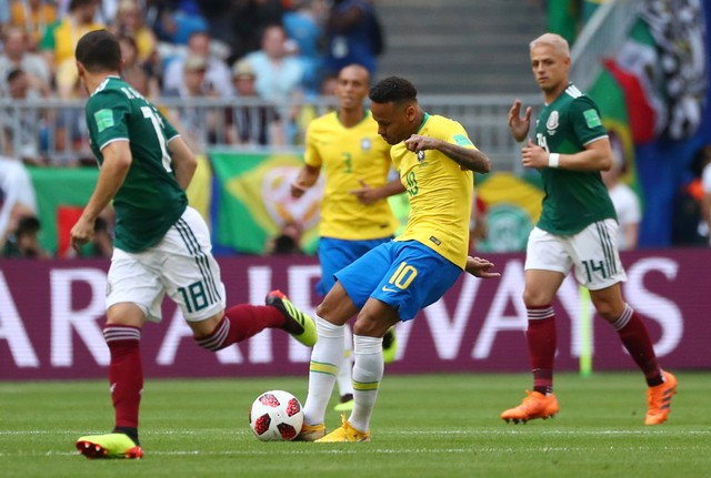 Neymar shines as Brazil beat Mexico 2-0 to reach quarter-finals